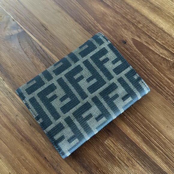 Fendi tri-fold wallet - Picture 8 of 9
